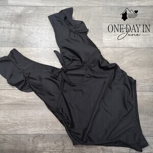 Zaful Cut Out Knot Front One Piece Swimsuit Size M